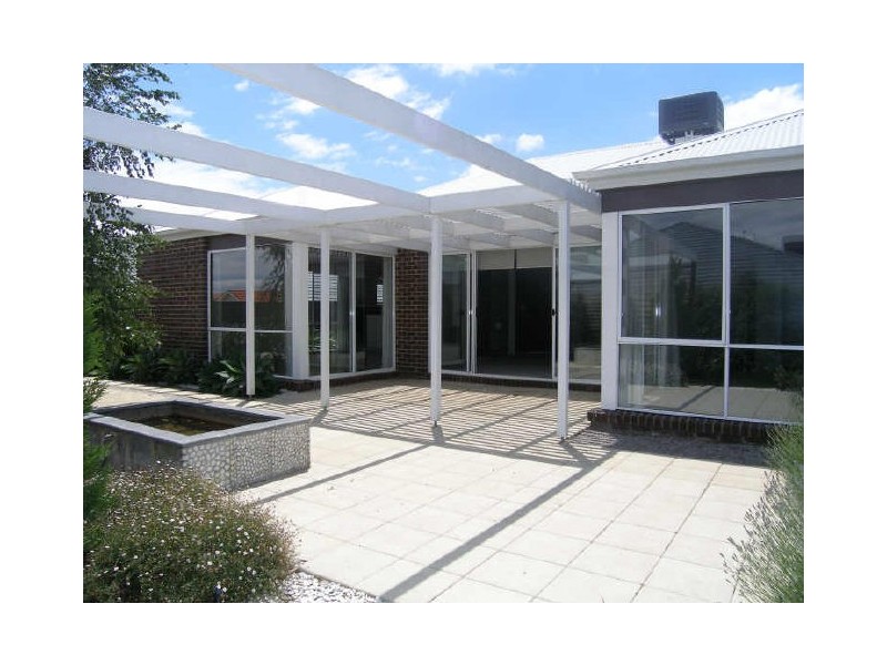 7 Cedarwood Crescent, Berwick VIC 3806