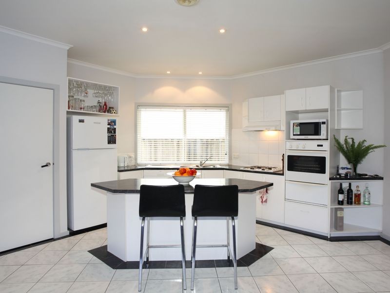 5 Jarryd Crescent, Berwick VIC 3806
