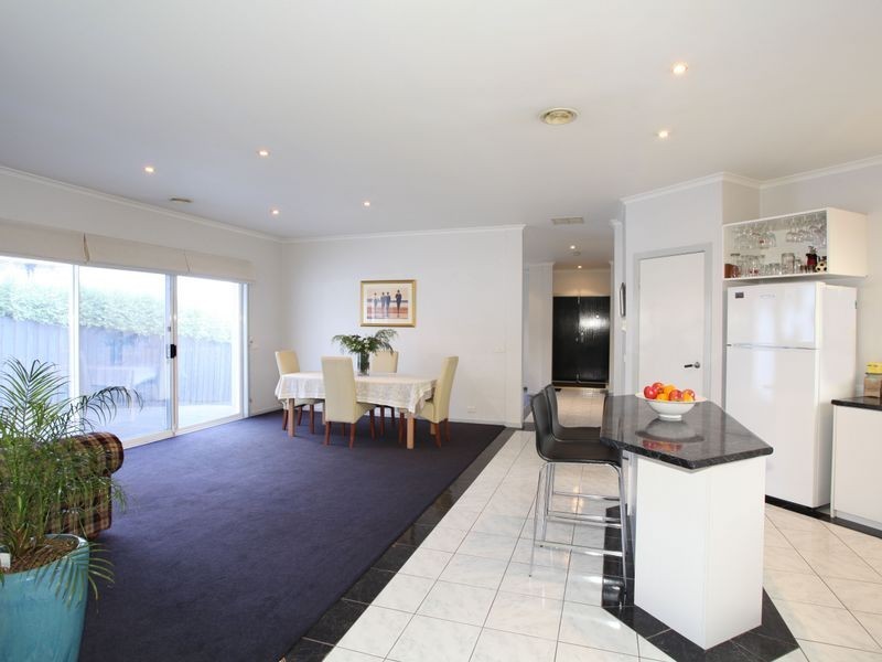 5 Jarryd Crescent, Berwick VIC 3806