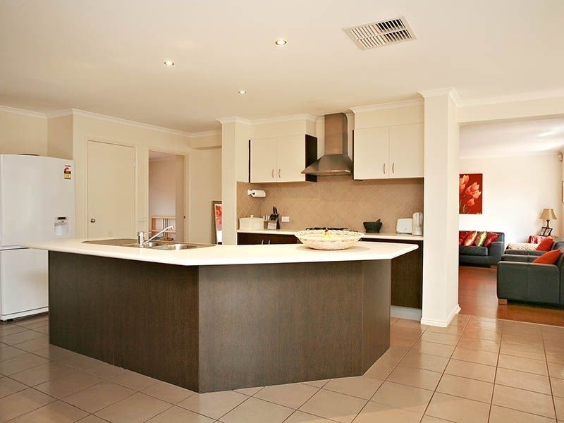 6 Inga Court, Berwick VIC 3806