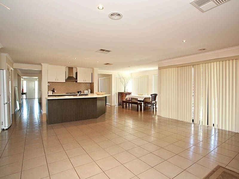 6 Inga Court, Berwick VIC 3806