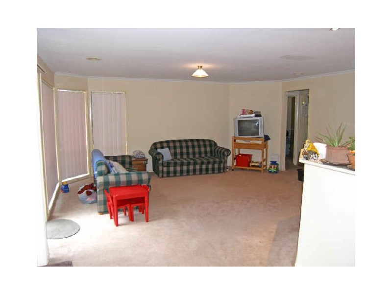 24 Silkwood Avenue, Berwick VIC 3806