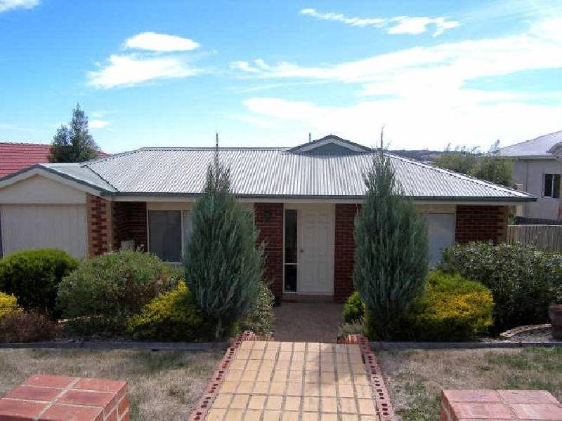 6 Jarryd Crescent, Berwick VIC 3806