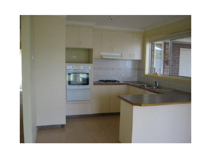 4 Kinsale View, Berwick VIC 3806