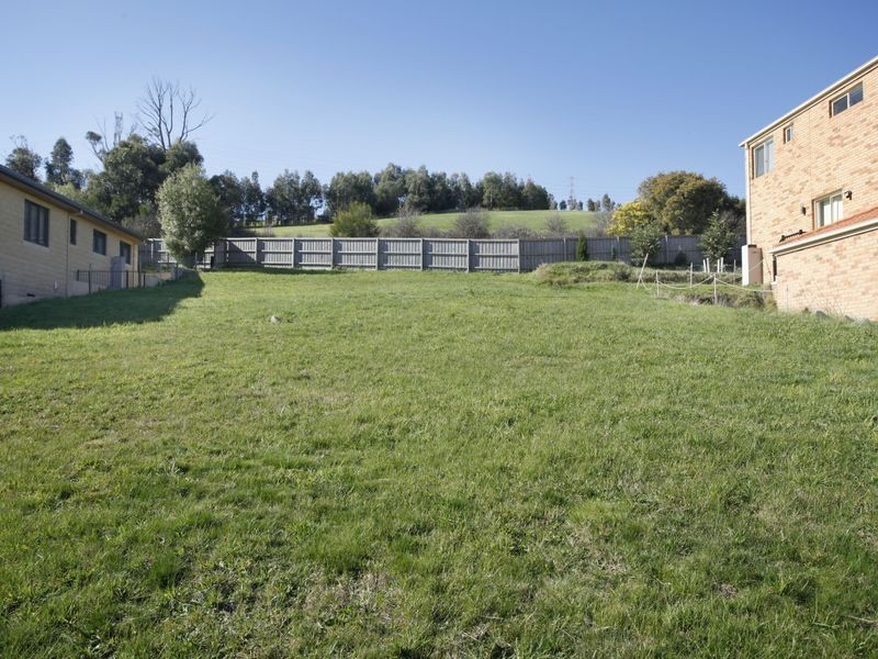 43 Montbrae Circuit, Narre Warren North VIC 3804
