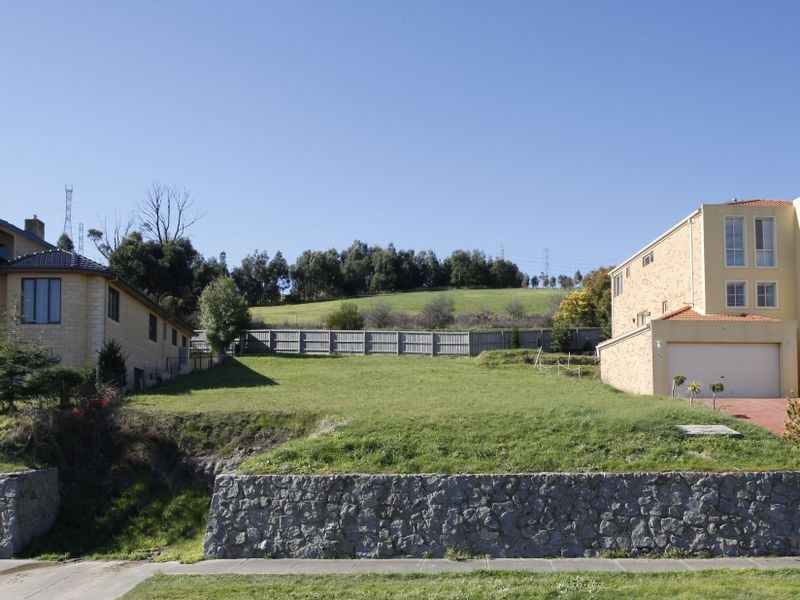 43 Montbrae Circuit, Narre Warren North VIC 3804