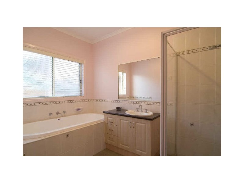 5 Chloe Court, Beaconsfield VIC 3807