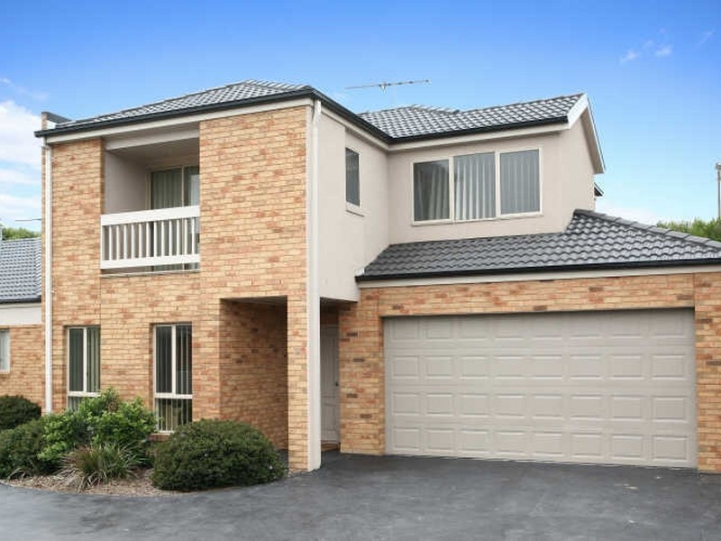 2/101-107 Golf Links Road, Berwick VIC 3806