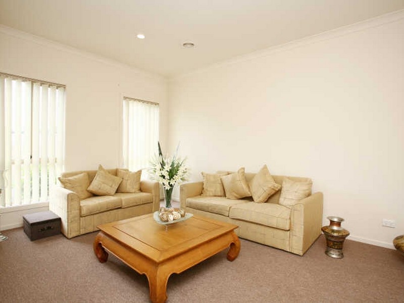 2/101-107 Golf Links Road, Berwick VIC 3806