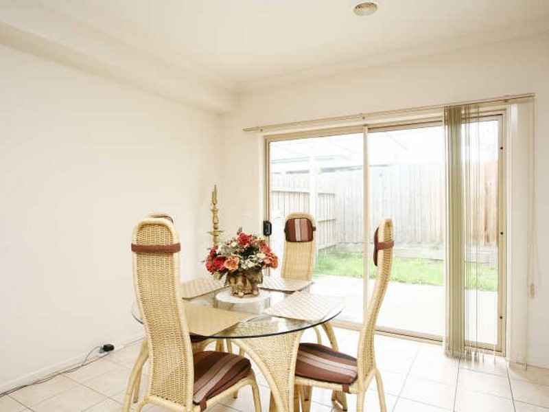 2/101-107 Golf Links Road, Berwick VIC 3806