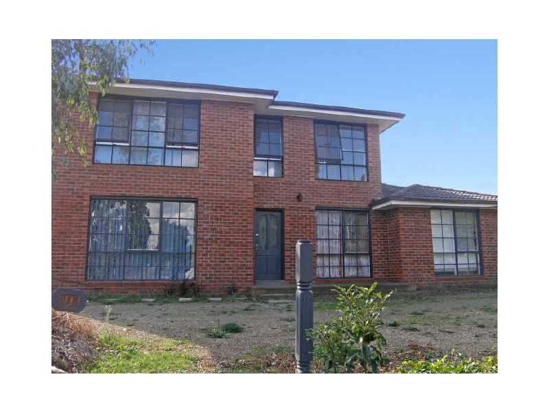 11 Bemersyde Drive, Berwick VIC 3806