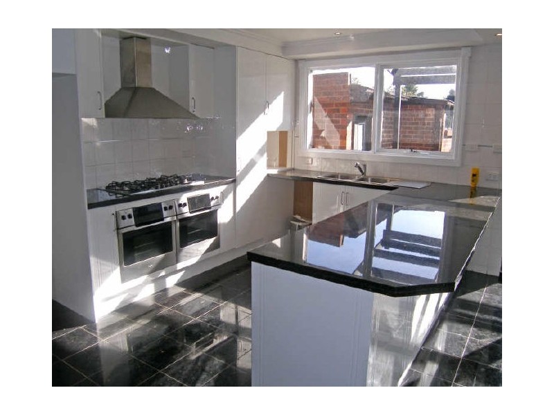 11 Bemersyde Drive, Berwick VIC 3806