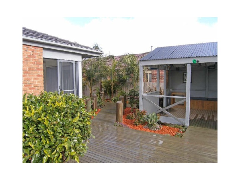 27 Kippenross Drive, Narre Warren South VIC 3805