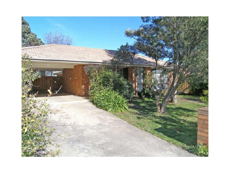 9 Neilian Retreat, Berwick VIC 3806