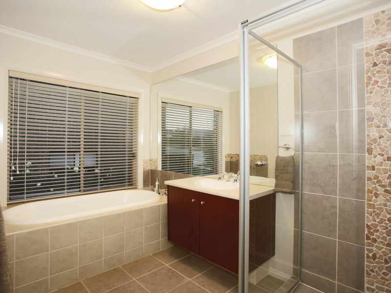 4 Viewgrand Drive, Berwick VIC 3806