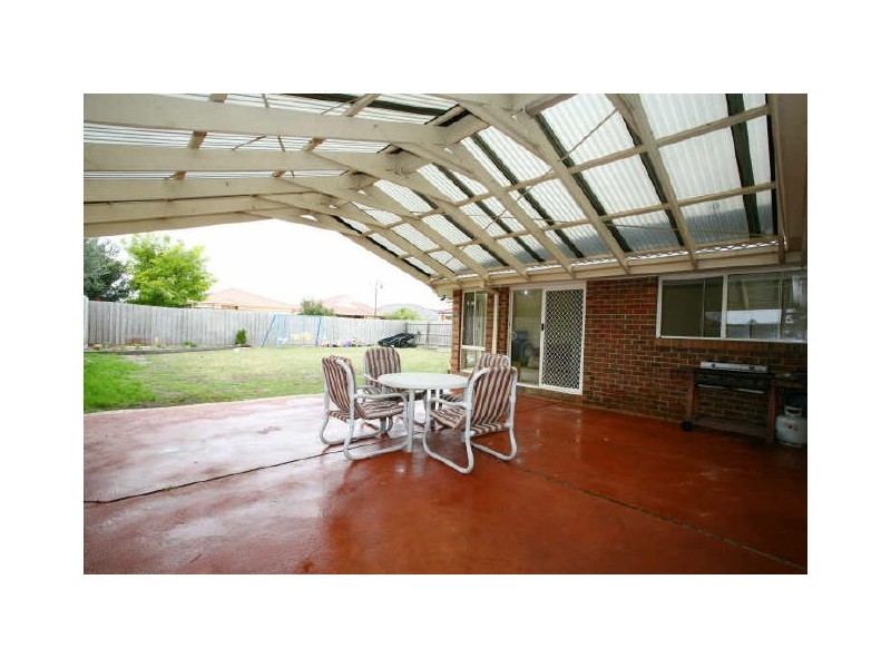 4 Kinsale View, Berwick VIC 3806