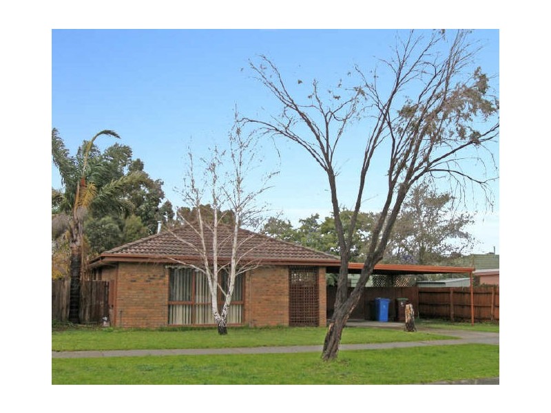 30 Hazelwood Avenue, Cranbourne North VIC 3977