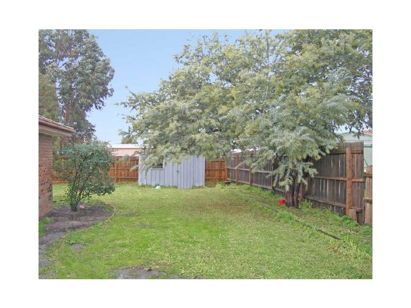 30 Hazelwood Avenue, Cranbourne North VIC 3977