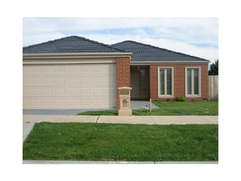 27 Rodlarni Crescent, Berwick VIC 3806