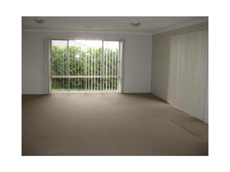 27 Rodlarni Crescent, Berwick VIC 3806