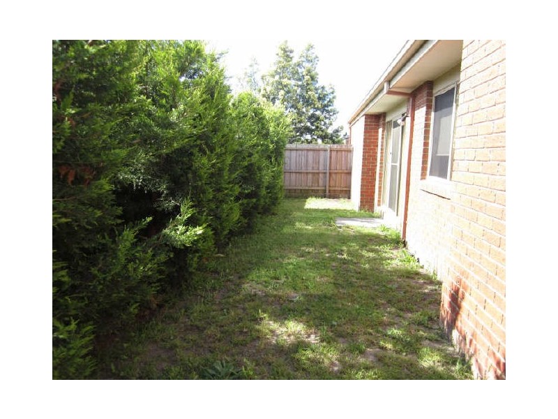 27 Rodlarni Crescent, Berwick VIC 3806