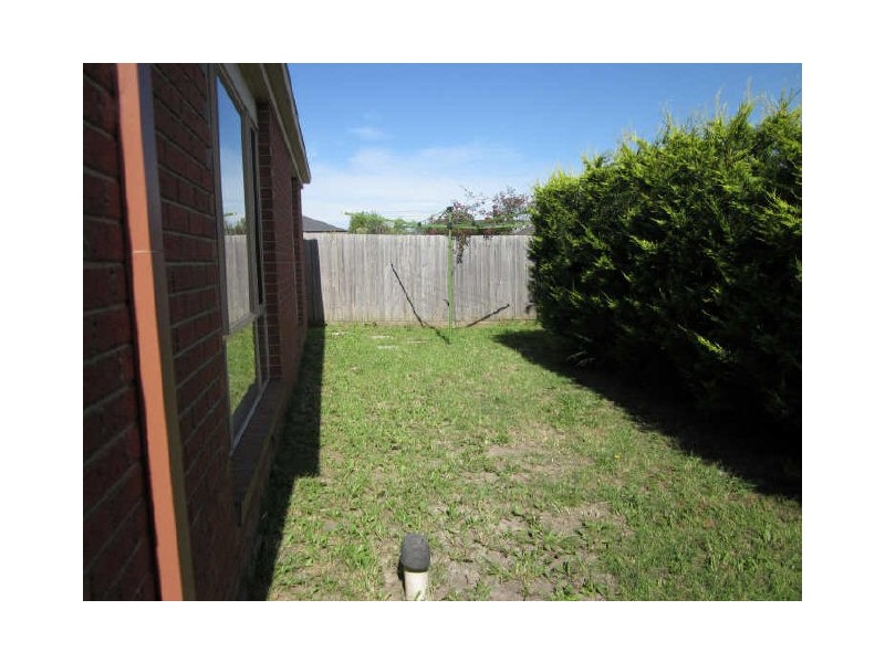 27 Rodlarni Crescent, Berwick VIC 3806