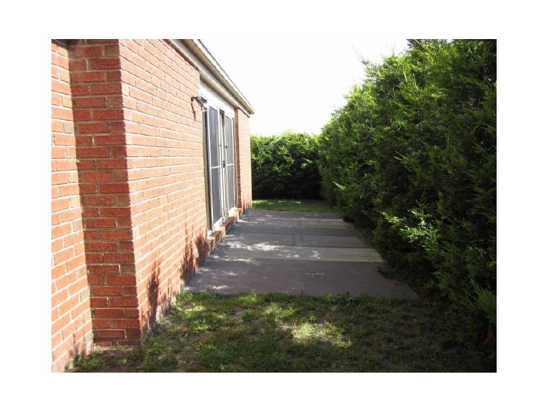 27 Rodlarni Crescent, Berwick VIC 3806