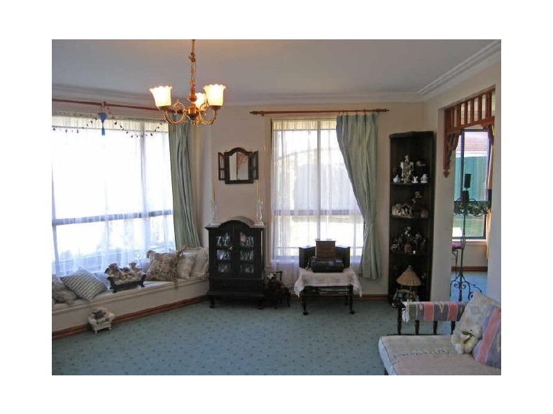 45 Earlsfield Drive, Berwick VIC 3806