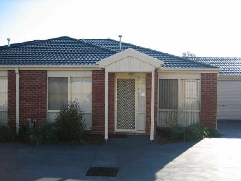 4/19-21 Maculata Drive, Cranbourne VIC 3977