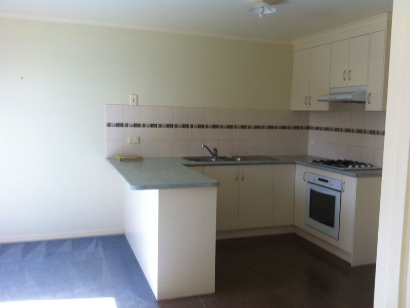 4/19-21 Maculata Drive, Cranbourne VIC 3977