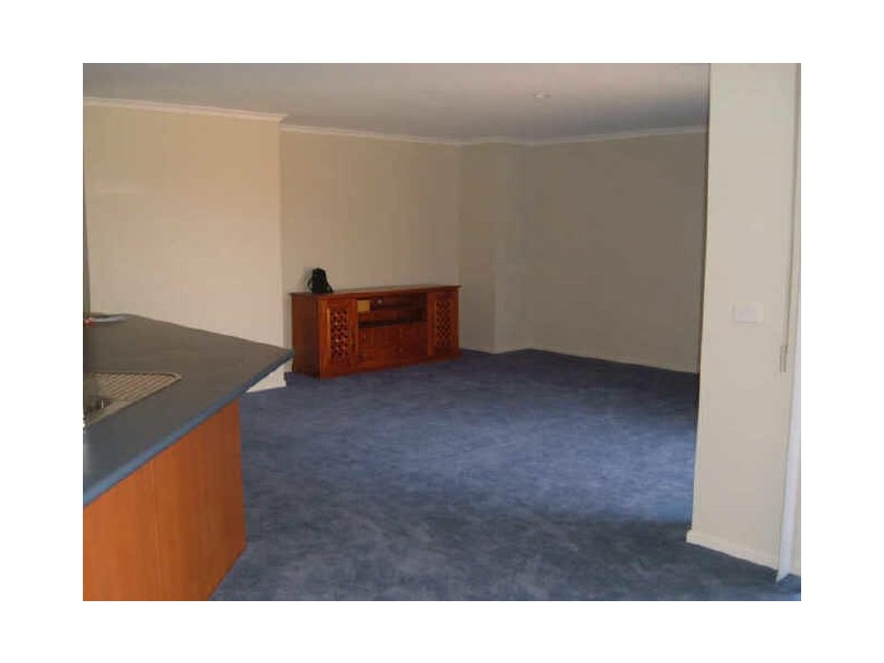 10 Cherry Wood Avenue, Narre Warren South VIC 3805