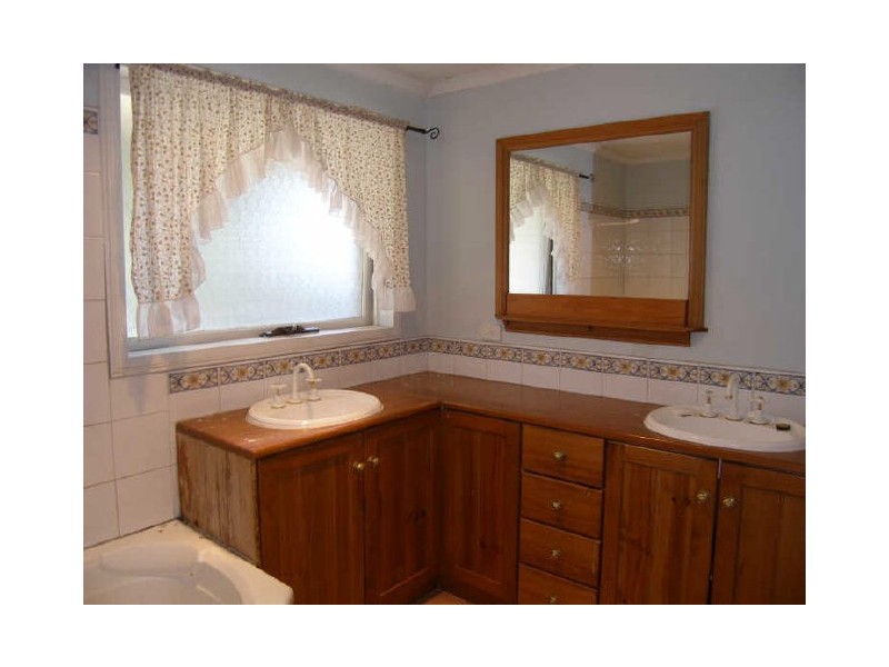 17 Carluke Close, Berwick VIC 3806