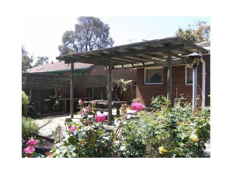 17 Carluke Close, Berwick VIC 3806