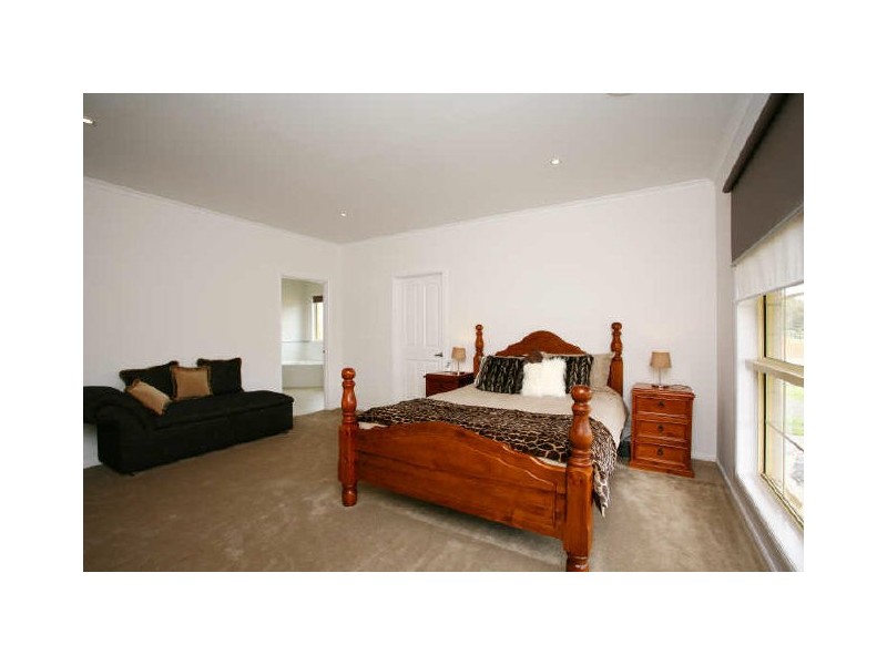 16 Market Lane, Narre Warren South VIC 3805