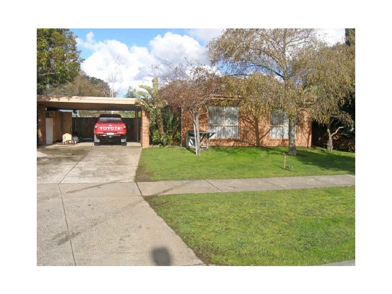 37 St Boswells Avenue, Berwick VIC 3806