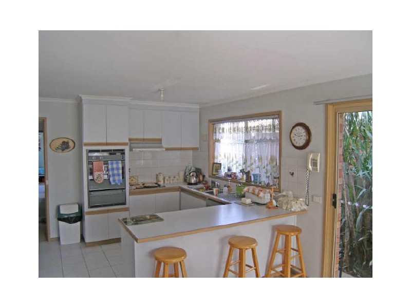 37 St Boswells Avenue, Berwick VIC 3806