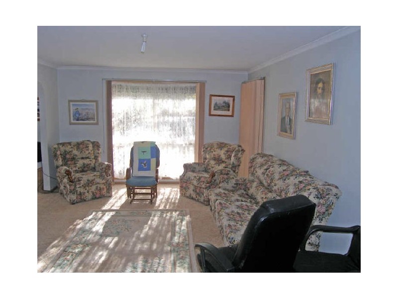 37 St Boswells Avenue, Berwick VIC 3806