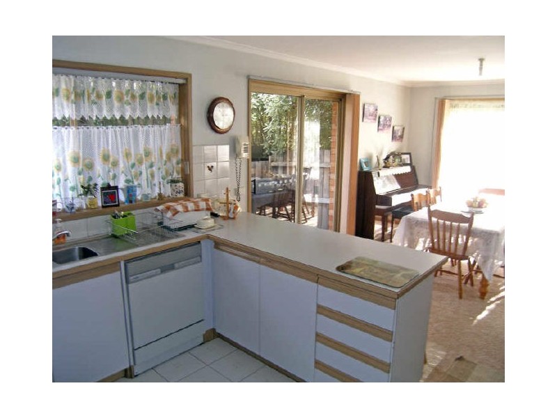 37 St Boswells Avenue, Berwick VIC 3806