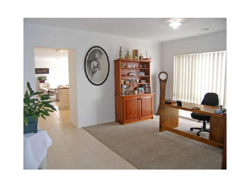 12 Bishop Place, Berwick VIC 3806