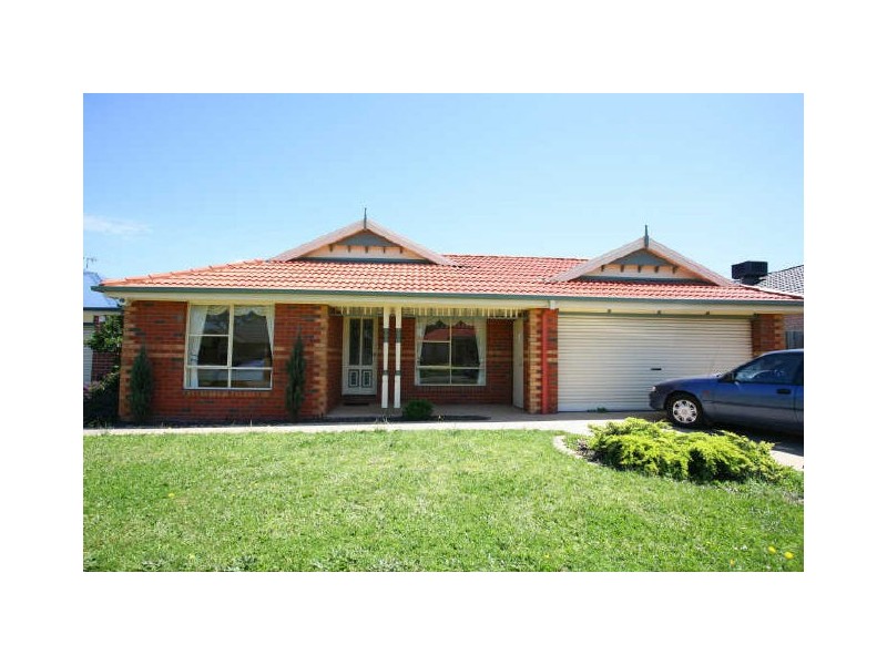 8 O’Dowd Place, Lynbrook VIC 3975