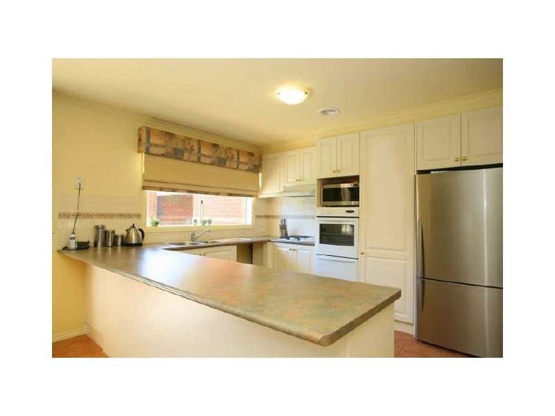 8 O’Dowd Place, Lynbrook VIC 3975