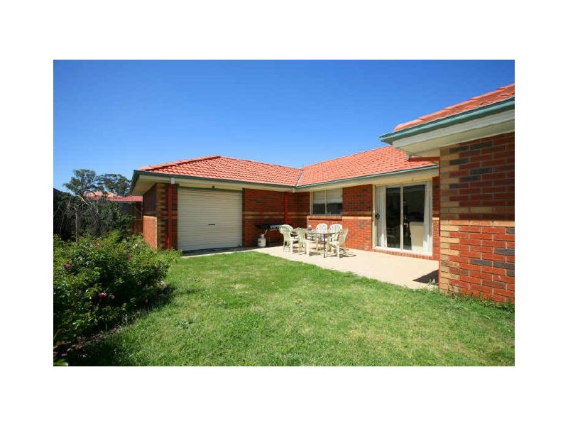 8 O’Dowd Place, Lynbrook VIC 3975
