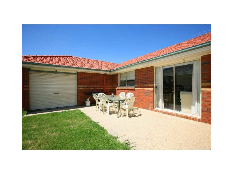 8 O’Dowd Place, Lynbrook VIC 3975
