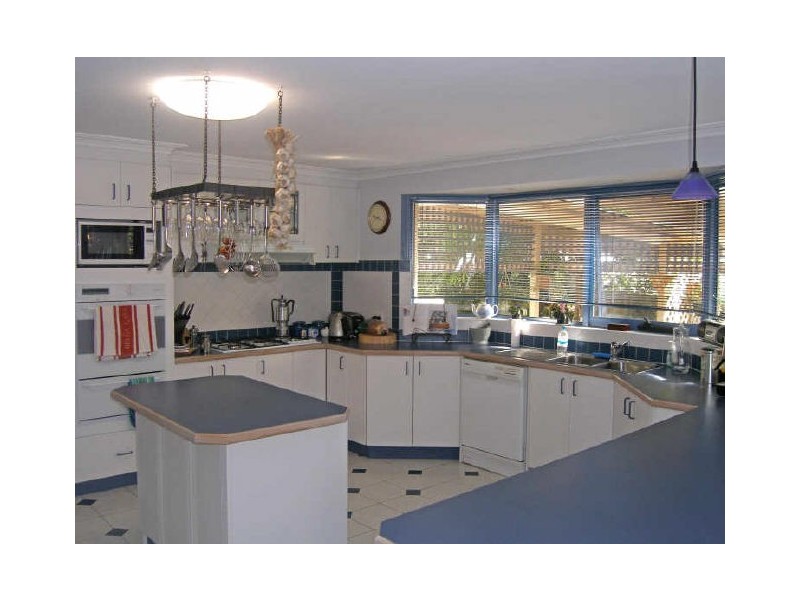 6 Valley View Crescent, Berwick VIC 3806