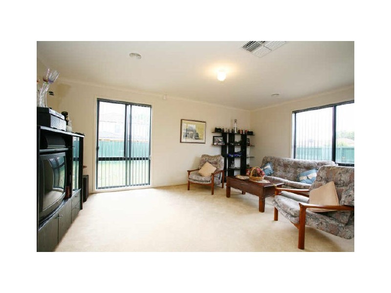 11 Tower Avenue, Narre Warren South VIC 3805