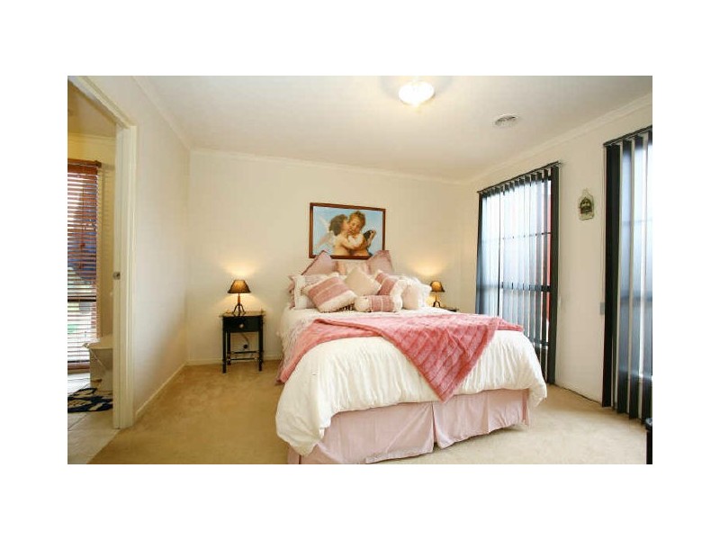 11 Tower Avenue, Narre Warren South VIC 3805