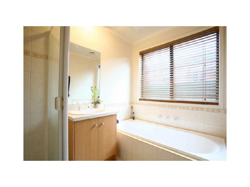 11 Tower Avenue, Narre Warren South VIC 3805