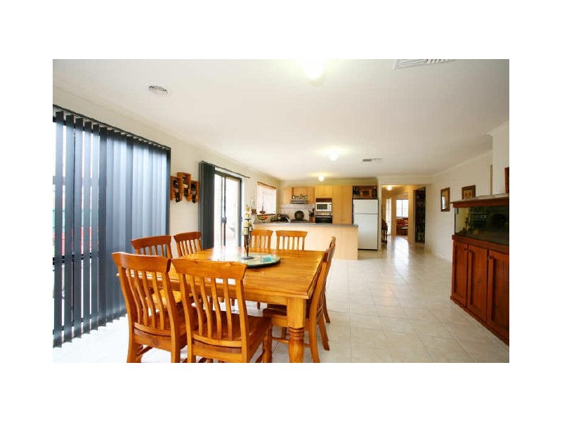 11 Tower Avenue, Narre Warren South VIC 3805