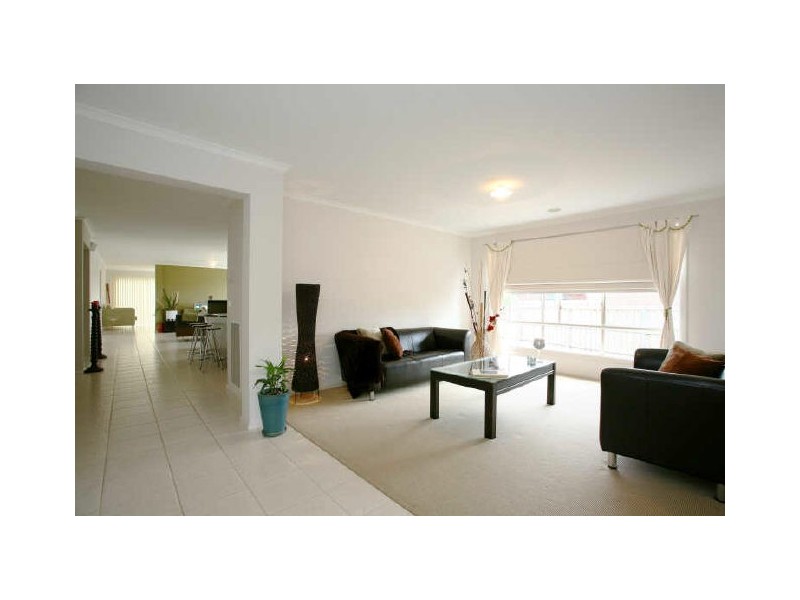 5 Shane Court, Berwick VIC 3806