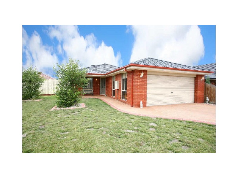 8 Sarah Louise Place, Berwick VIC 3806